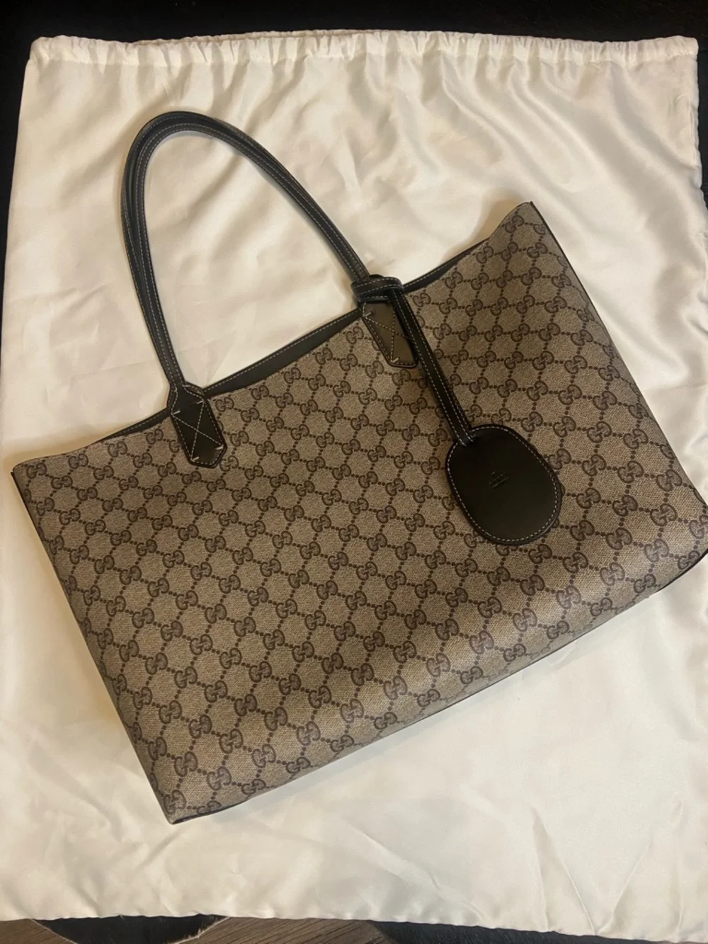 Gucci Beige/Brown GG Supreme Tote with Dark Brown Trim - Picture 2 of 16